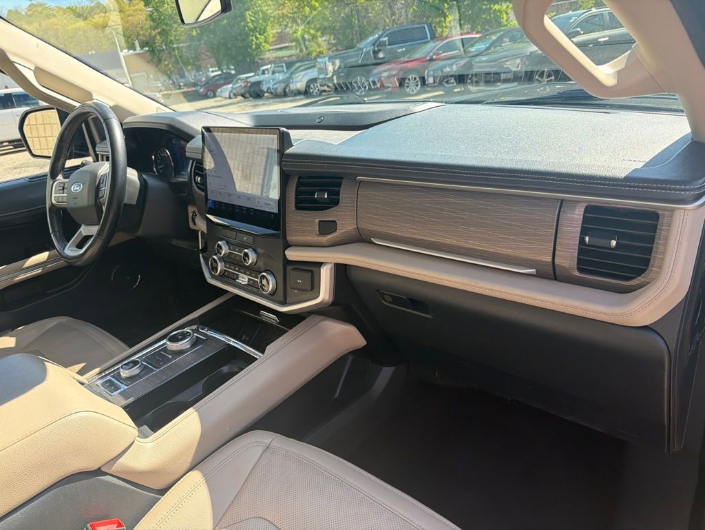 Used 2023 Ford Expedition Limited AWD/4WD image 23