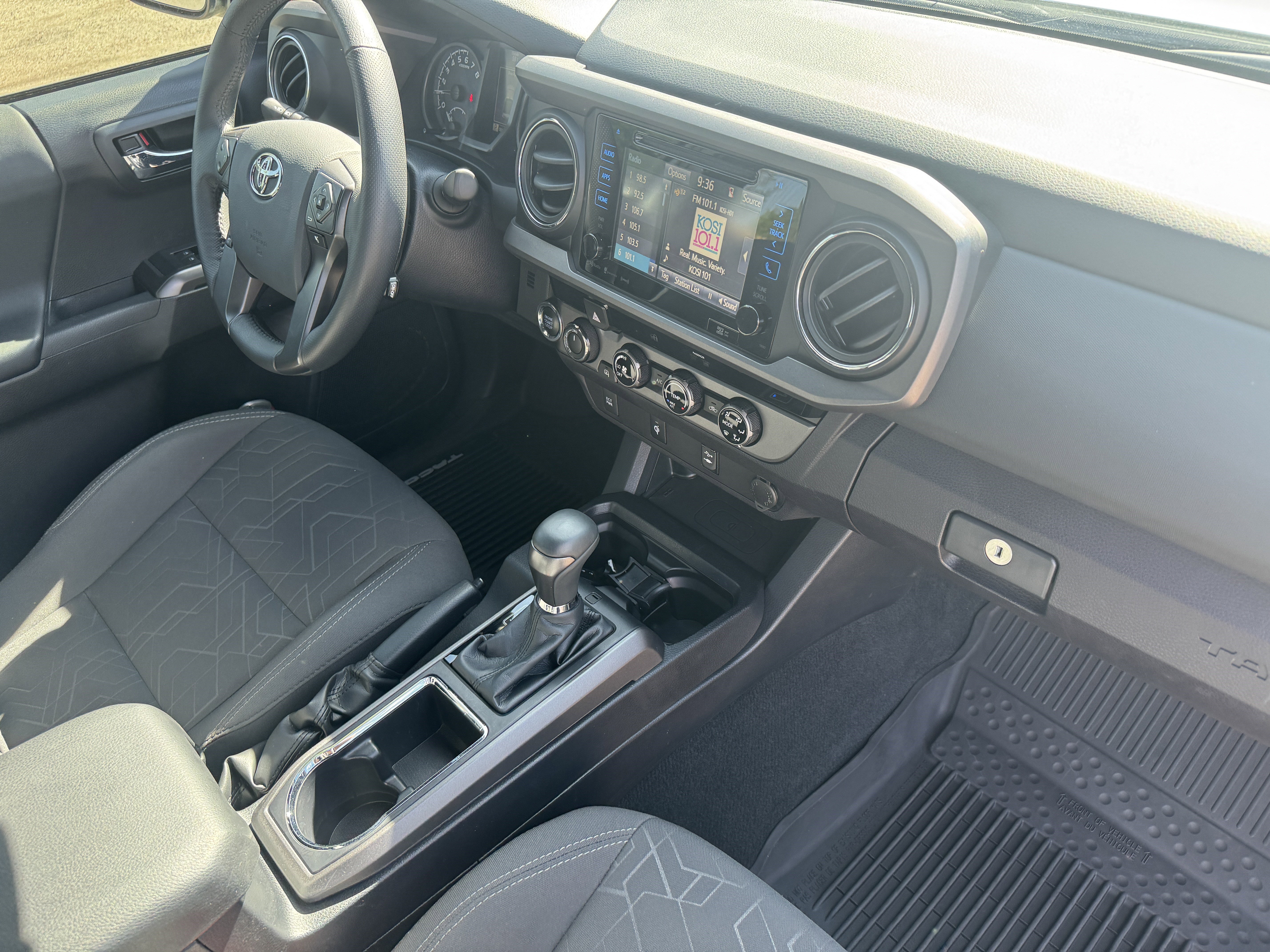 Used 2017 Toyota Tacoma TRD Off-Road w/ Tow Package (A/T) AWD/4WD image 28