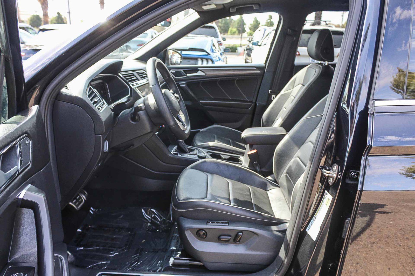 Used 2022 Volkswagen Tiguan SEL R-Line image 17