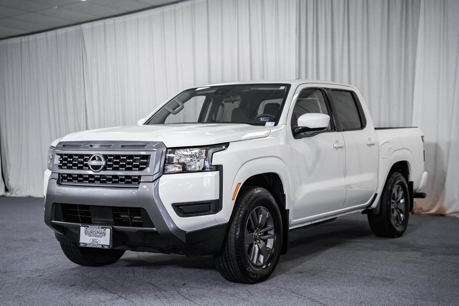Used 2025 Nissan Frontier SV RWD image 3