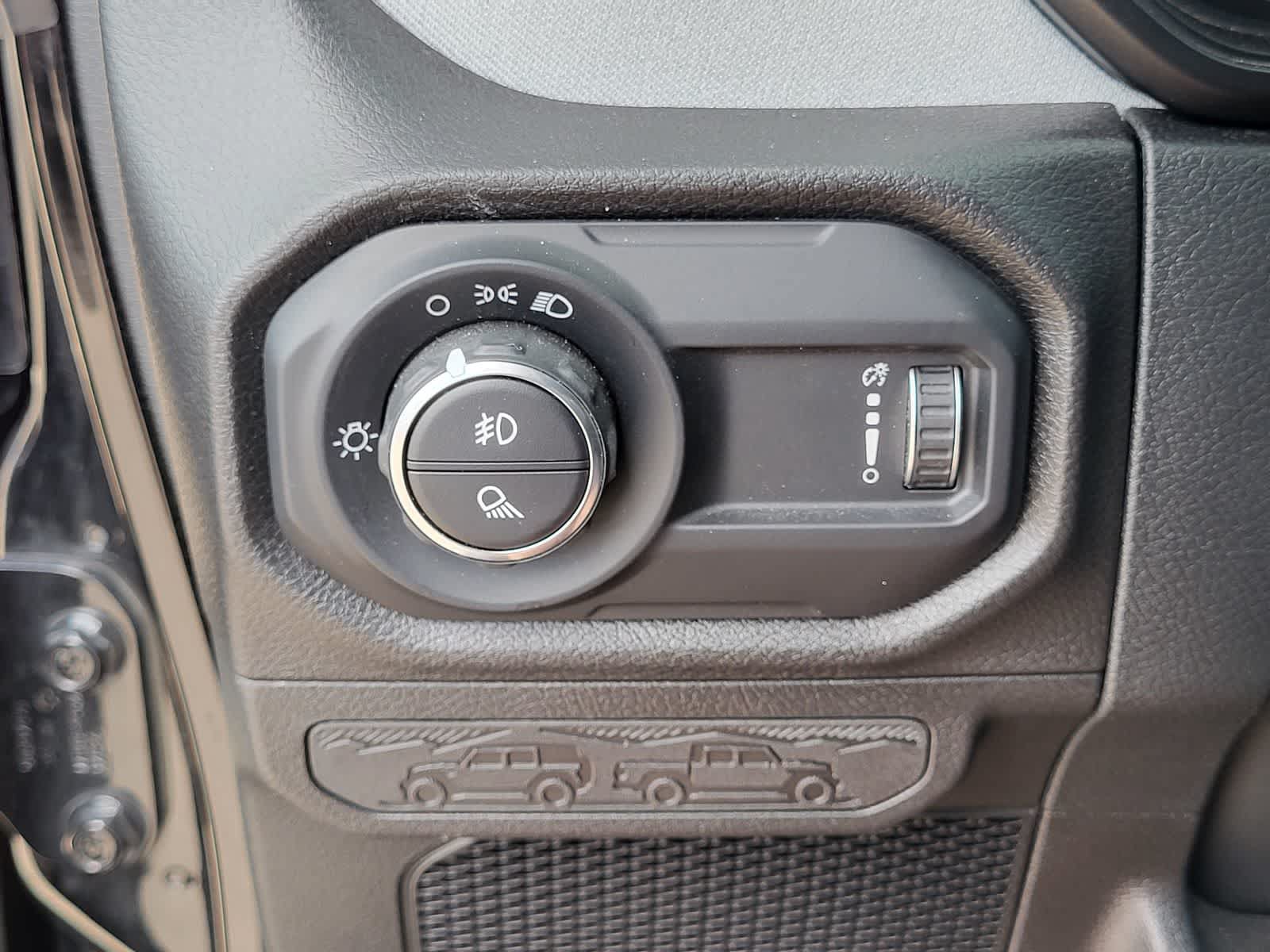 Used 2025 Jeep Gladiator Sport AWD/4WD image 14