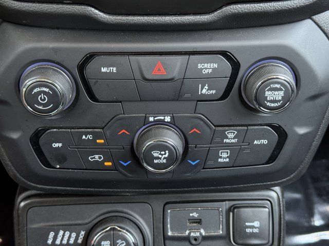 Used 2023 Jeep Renegade Trailhawk AWD/4WD image 19