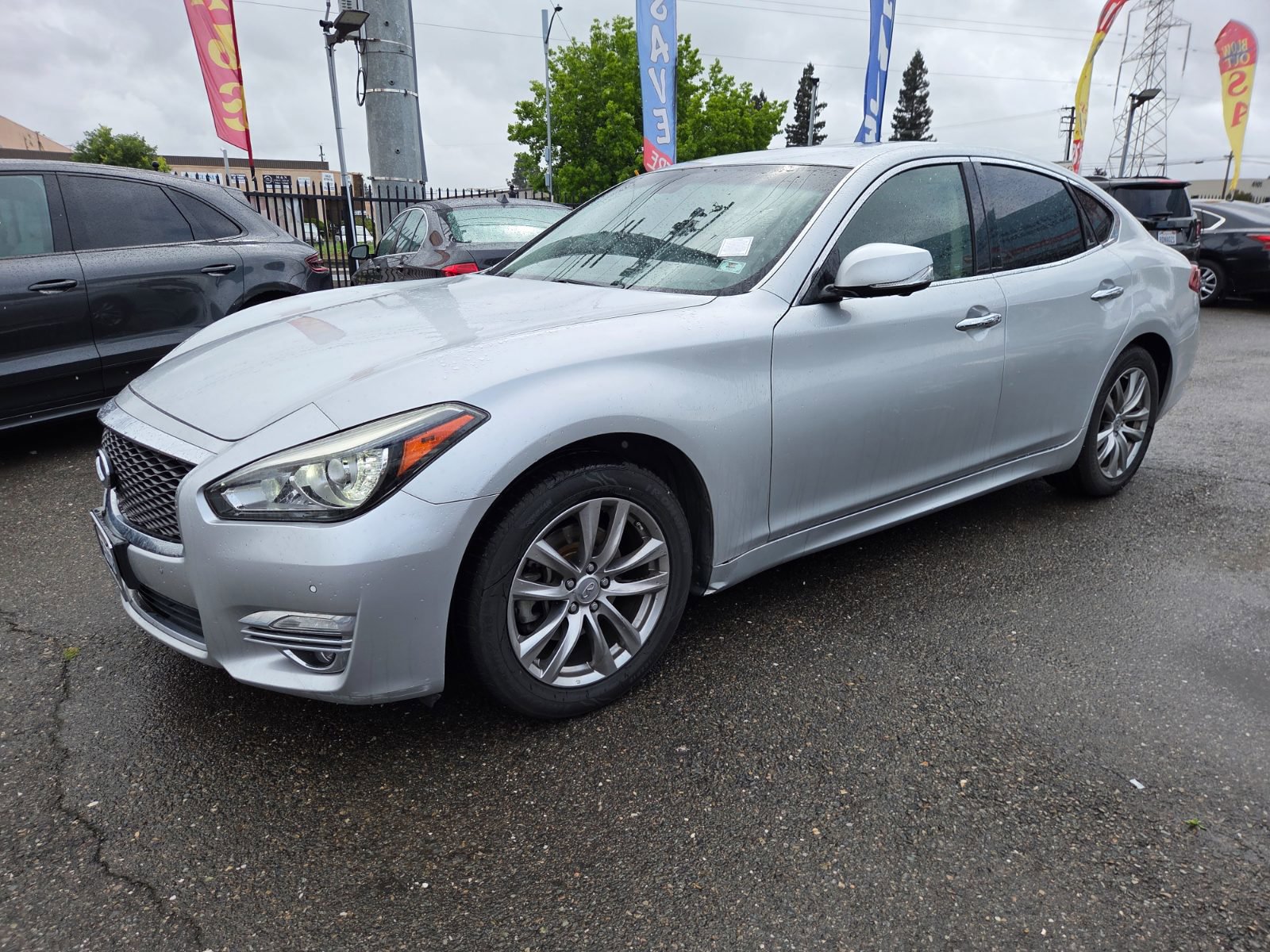 Used 2016 INFINITI Q70 3.7 RWD image 1