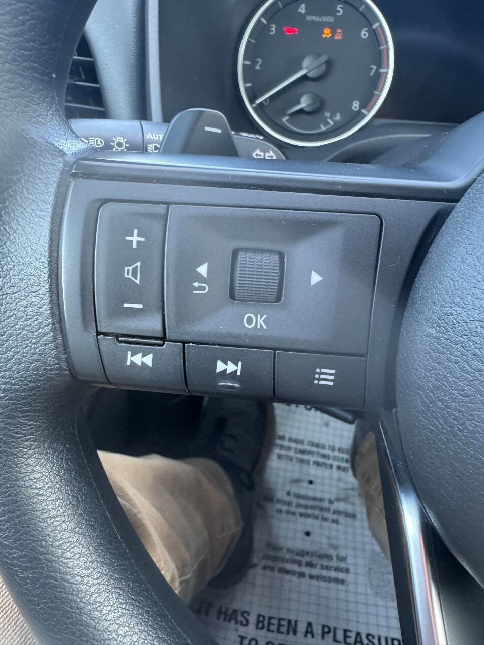 Used 2023 Nissan Rogue S image 19