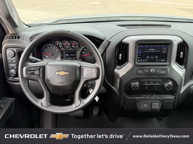 Used 2020 Chevrolet Silverado 1500 Custom w/ Custom Value Package AWD/4WD image 12