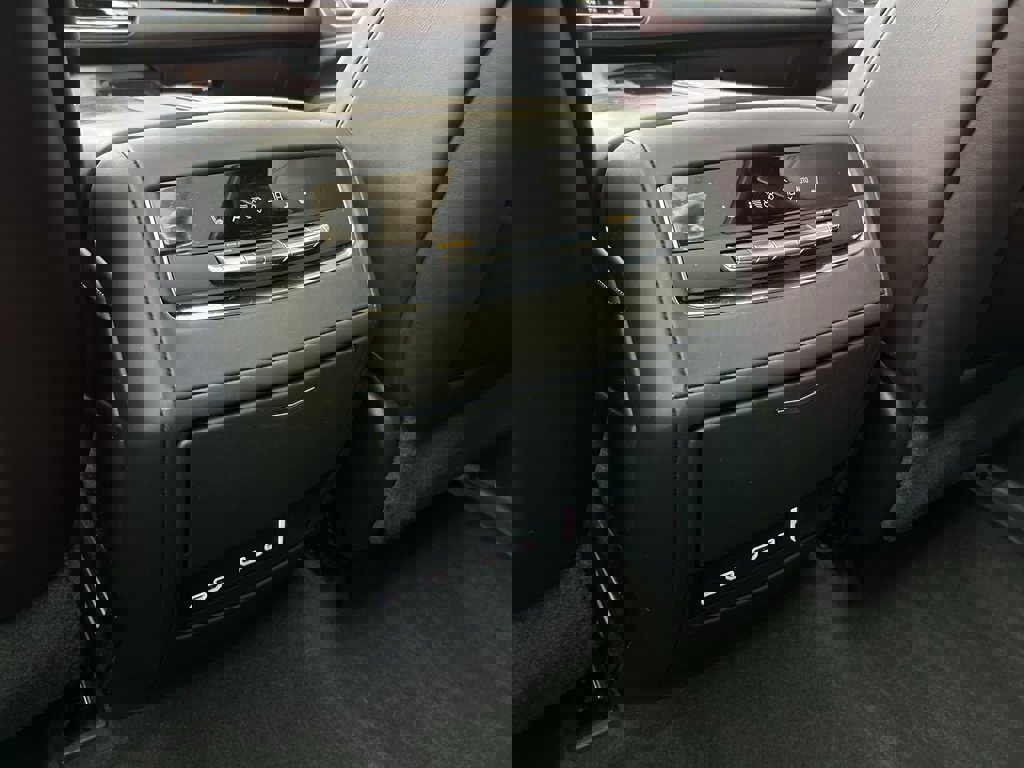 Used 2022 Cadillac Escalade Premium Luxury Platinum w/ Heavy-Duty Trailer Package image 18