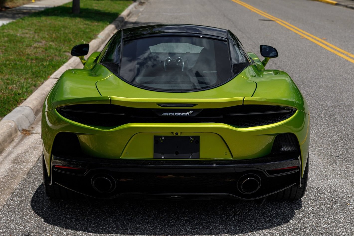 Used 2023 McLaren GT RWD image 10