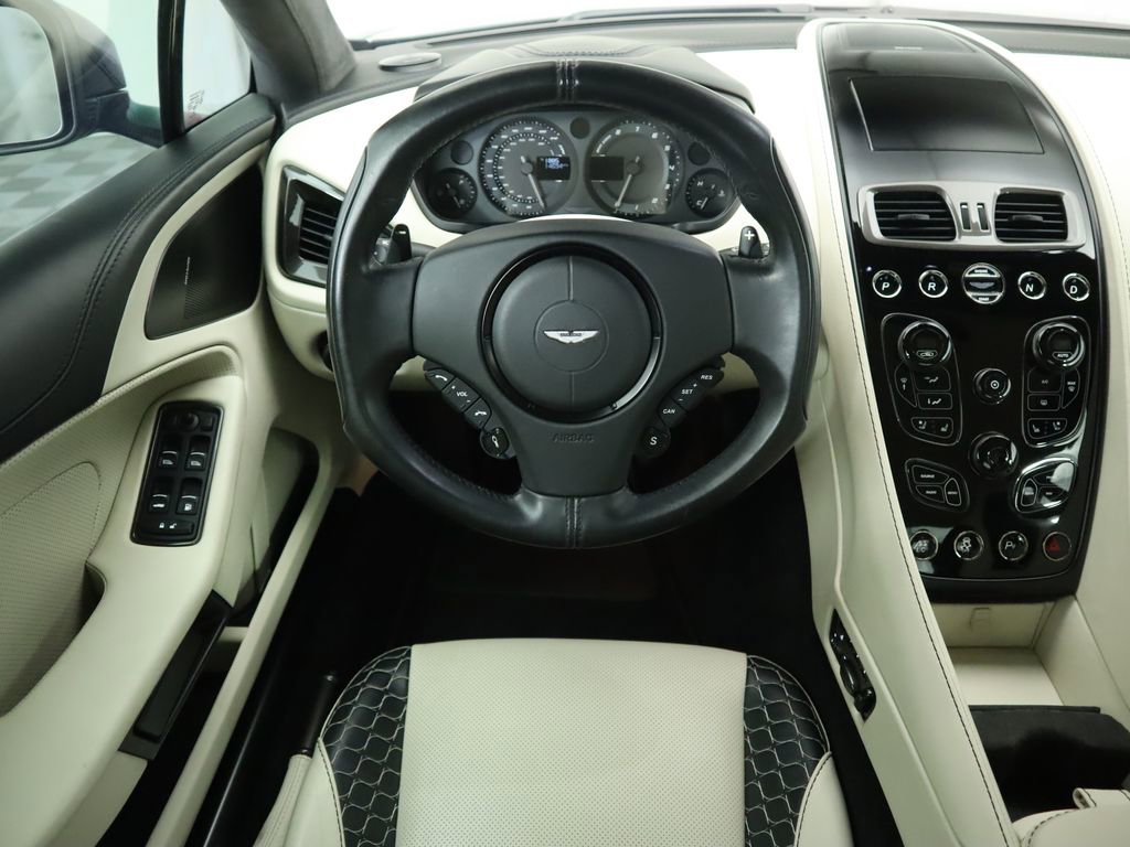 Used 2015 Aston Martin Vanquish Coupe image 10