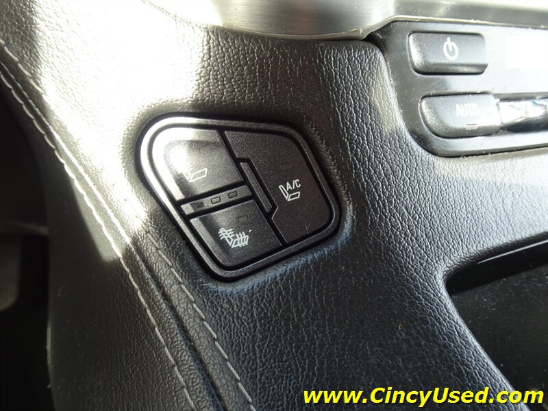 Used 2016 GMC Yukon XL SLT AWD/4WD image 16