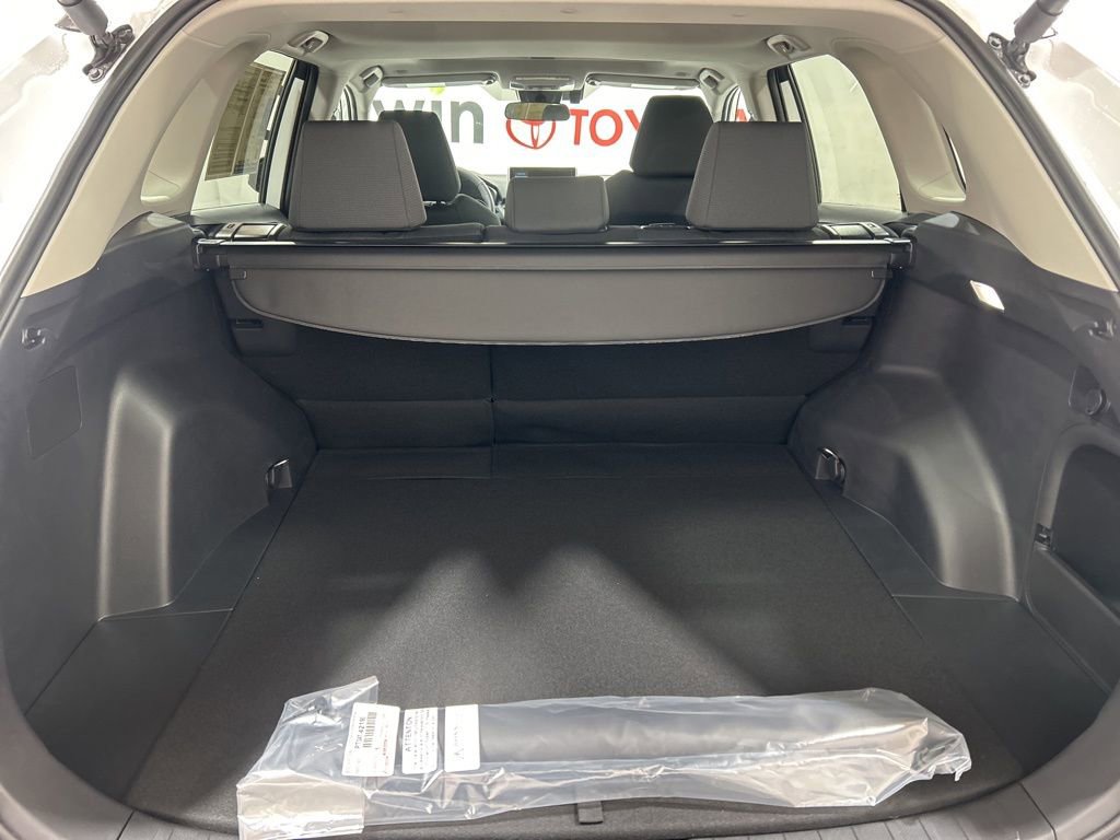 Used 2025 Toyota RAV4 XLE image 18