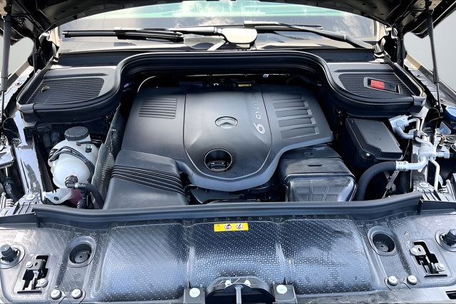 Used 2025 Mercedes-Benz GLS 450 4MATIC image 11