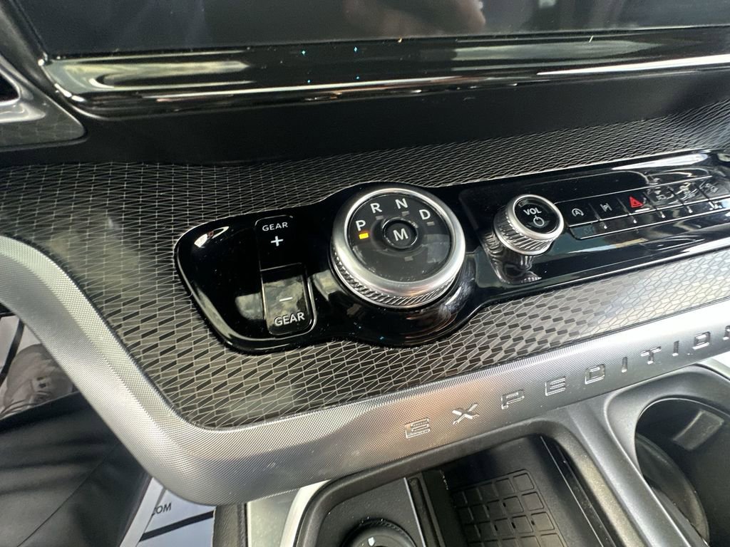 Used 2025 Ford Expedition Max Platinum w/ Stealth Performance Package AWD/4WD image 26