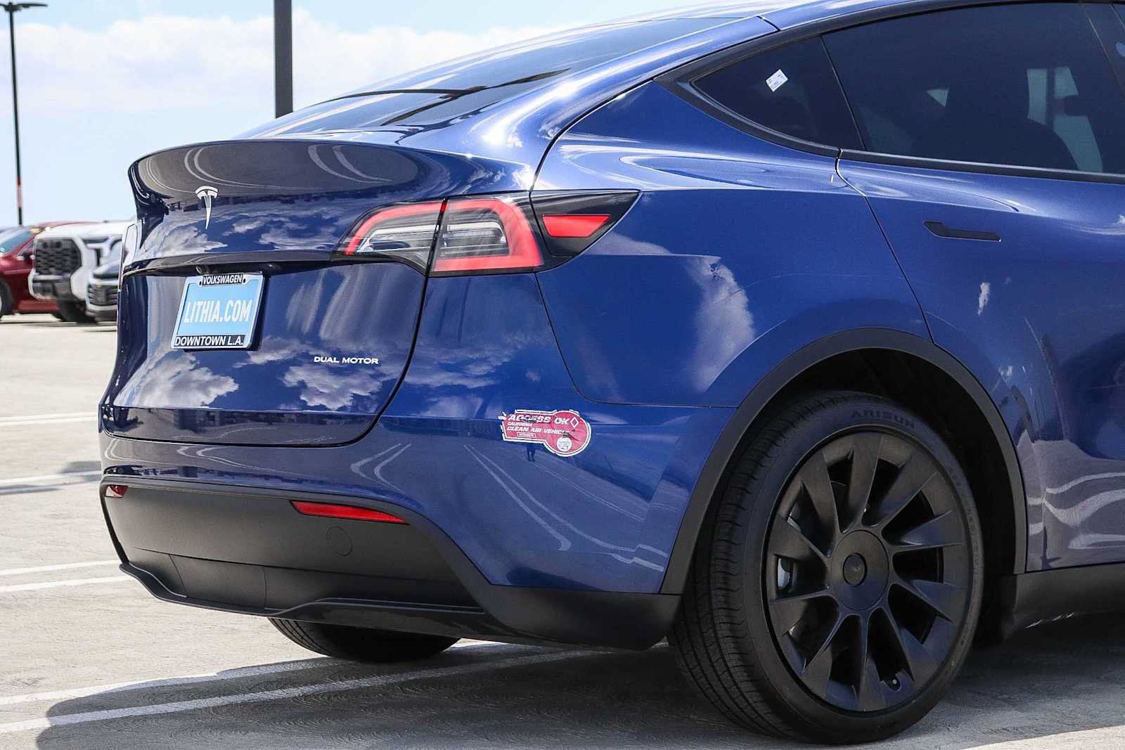 Used 2024 Tesla Model Y Long Range AWD/4WD image 9