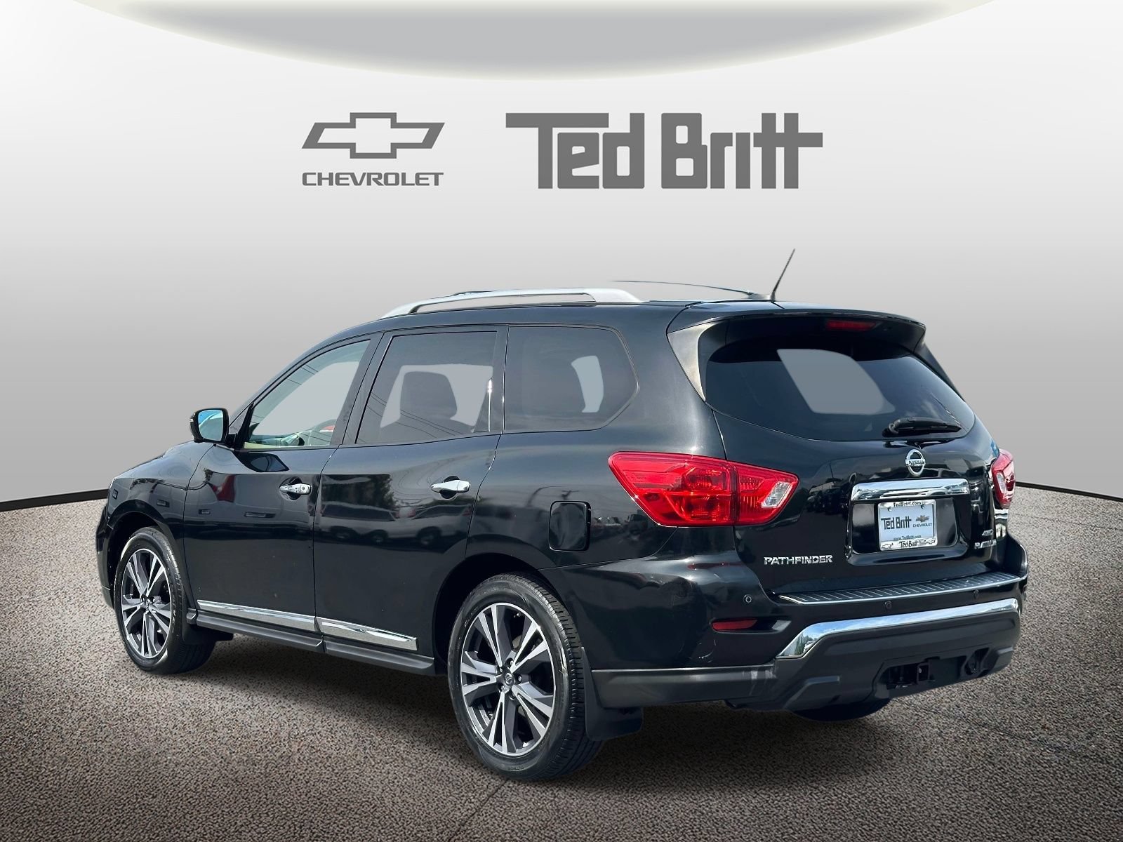 Used 2017 Nissan Pathfinder Platinum w/ Family Entertainment Package AWD/4WD image 6