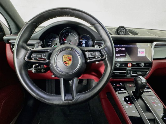 Used 2023 Porsche Macan AWD/4WD image 10