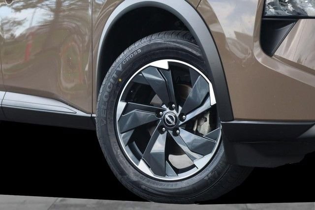 Certified 2024 Nissan Rogue SV w/ SV Premium Package AWD/4WD image 3