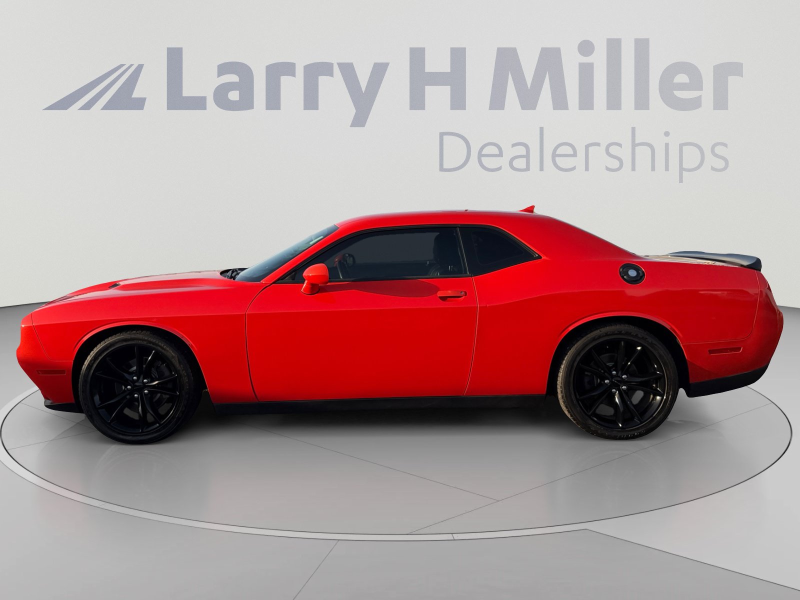 Used 2016 Dodge Challenger SXT w/ Blacktop Package RWD image 2