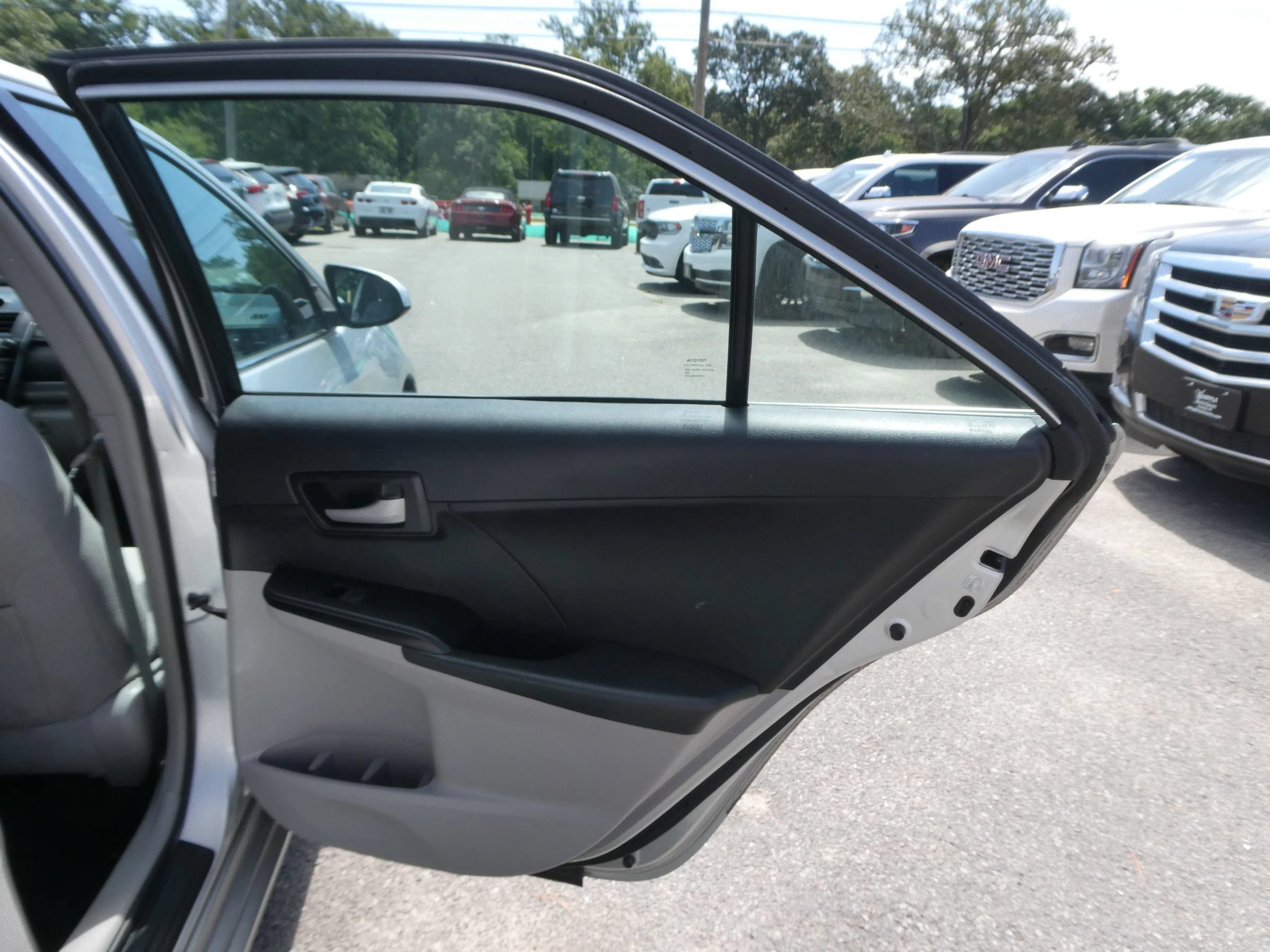 Used 2014 Toyota Camry FWD image 24