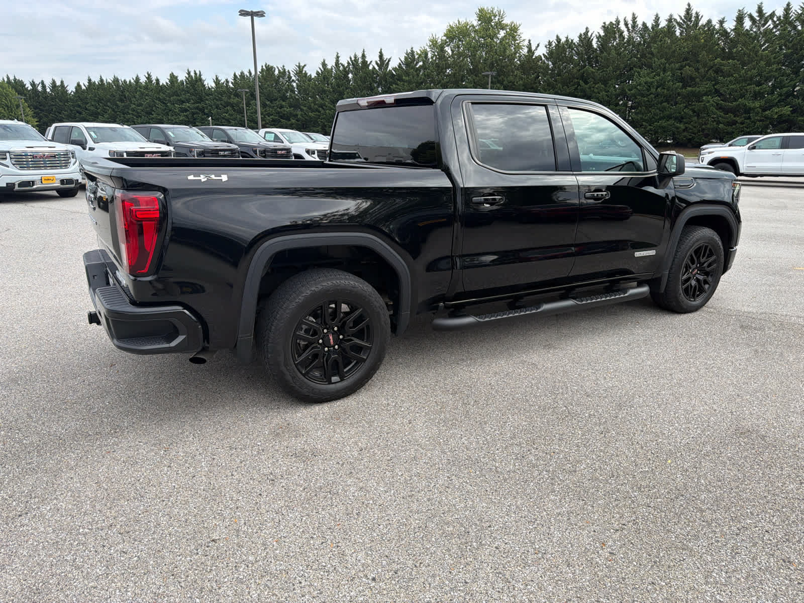 Used 2024 GMC Sierra 1500 Elevation AWD/4WD image 3