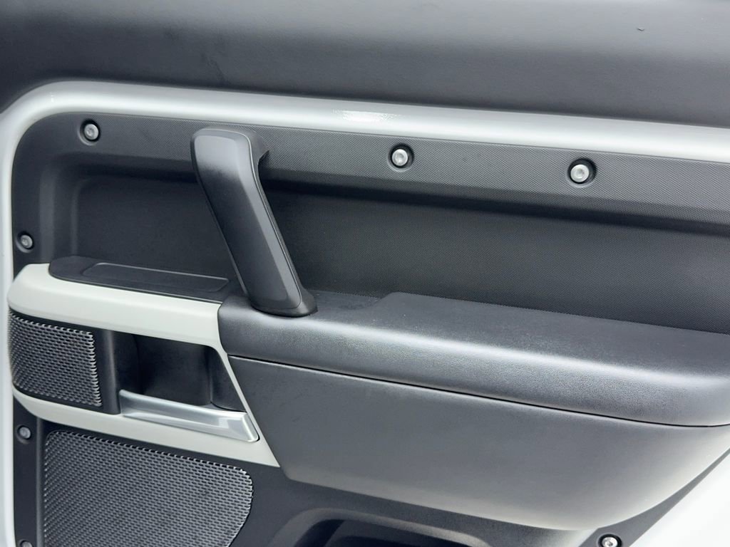 Used 2024 Land Rover Defender 110 S image 52