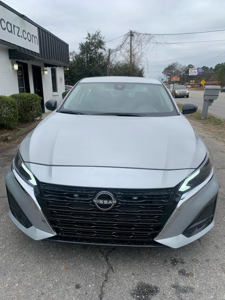 Used 2024 Nissan Altima 2.5 SV FWD image 2