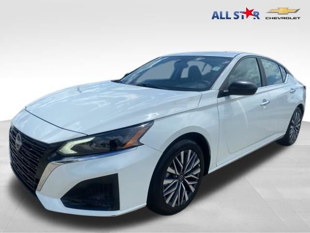 Used 2025 Nissan Altima 2.5 SV FWD image 1