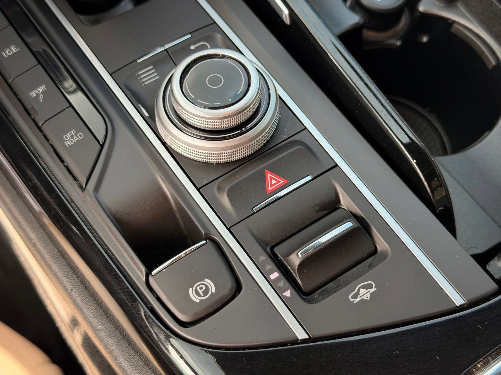 Used 2017 Maserati Levante S AWD/4WD image 24