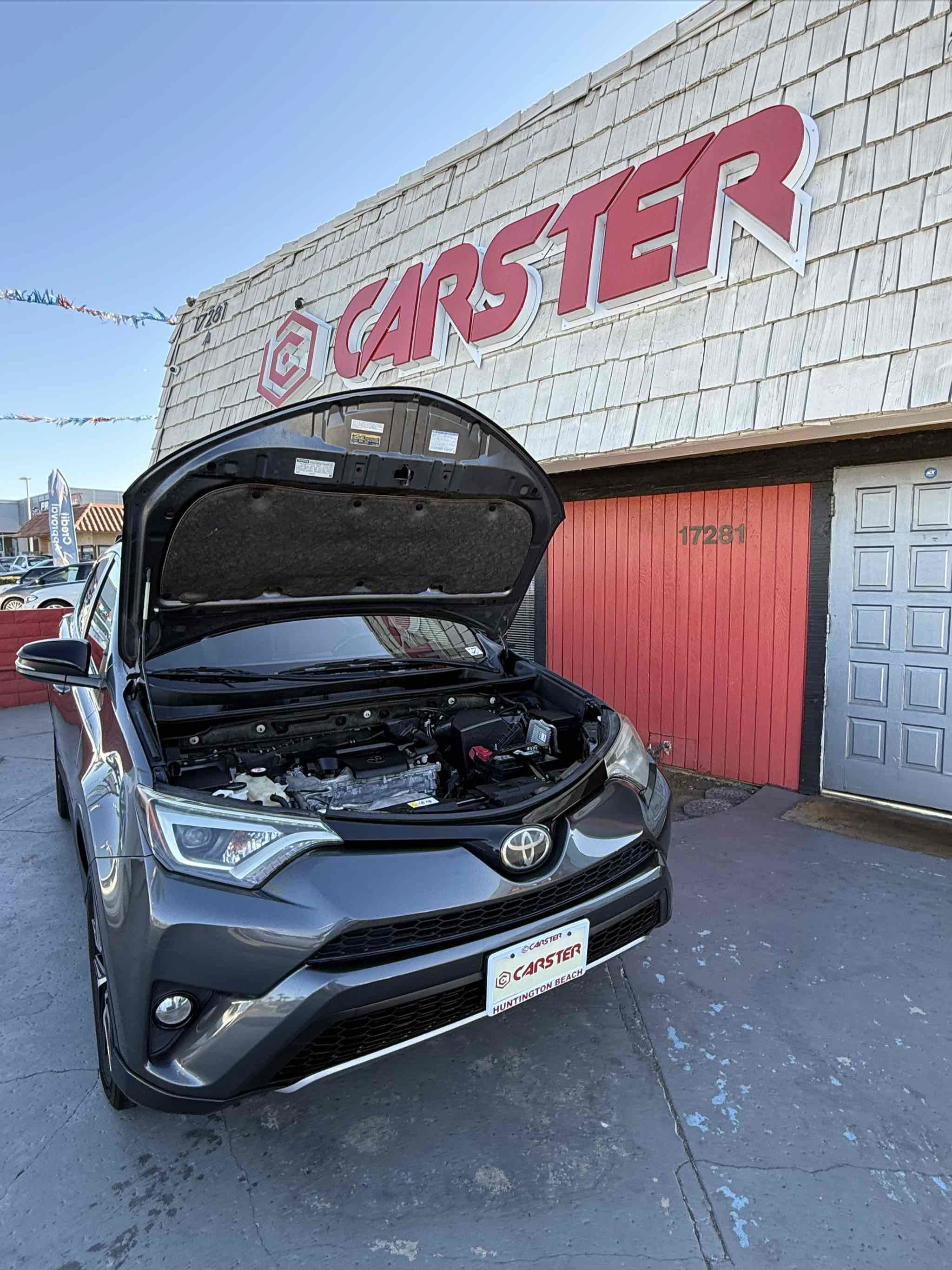 Used 2018 Toyota RAV4 SE w/ All Weather Liner Package FWD image 35