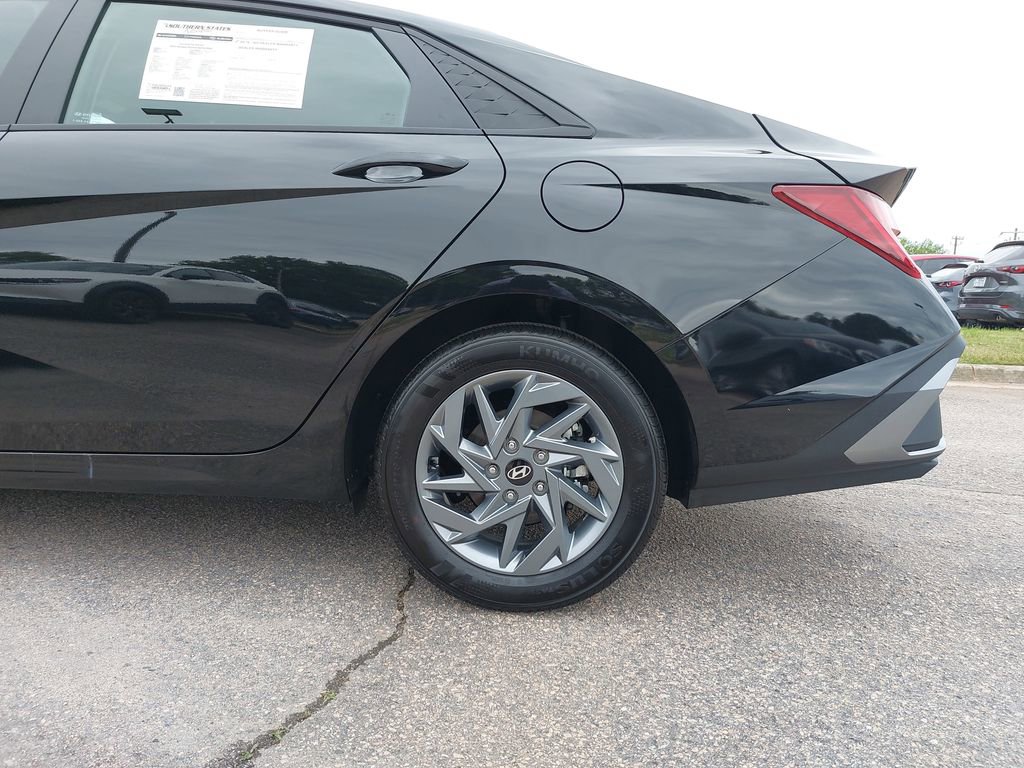 Certified 2025 Hyundai Elantra Hybrid FWD image 31