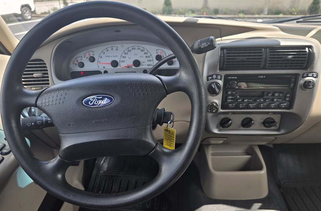 Used 2005 Ford Explorer Sport Trac XLS AWD/4WD image 16