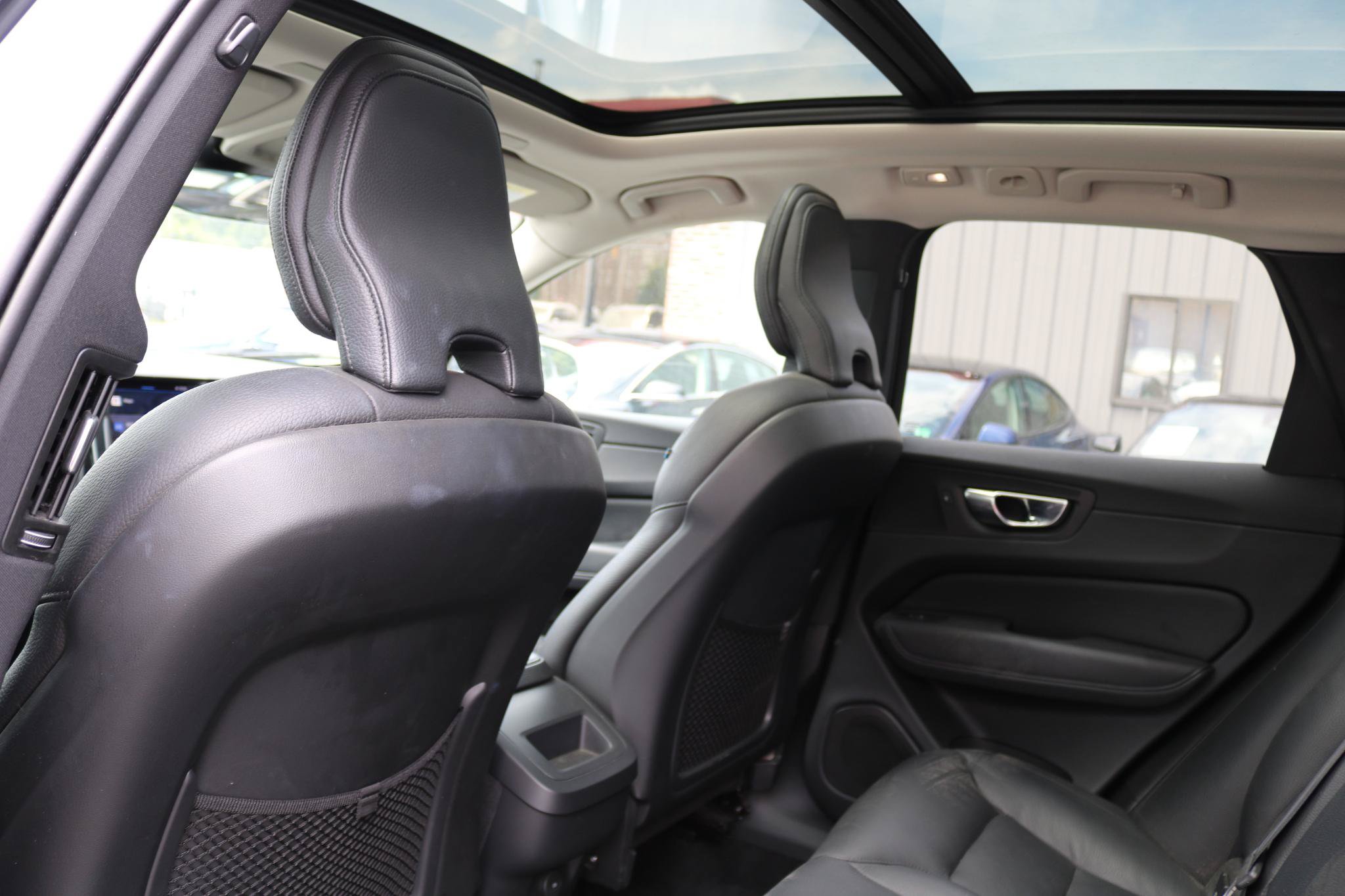 Used 2022 Volvo XC60 B5 Momentum AWD/4WD image 19