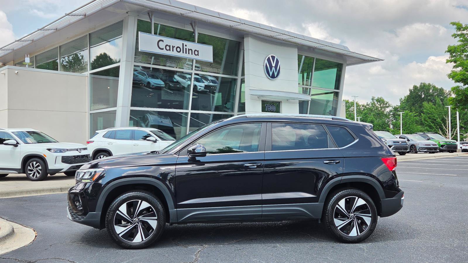 Certified 2024 Volkswagen Taos SE AWD/4WD image 2