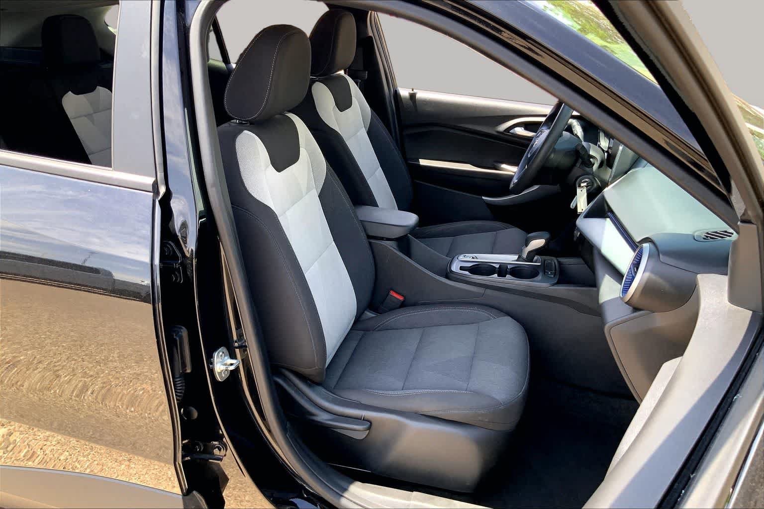 Used 2025 Chevrolet Trax LS FWD image 9