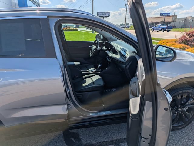 Used 2024 Buick Encore GX Sport Touring FWD image 3