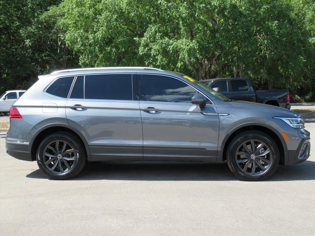 Used 2024 Volkswagen Tiguan SE FWD image 2