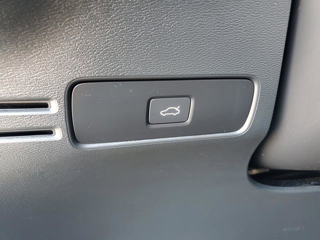 Certified 2024 Volvo XC40 B5 Plus w/ Protection Package Premier image 17