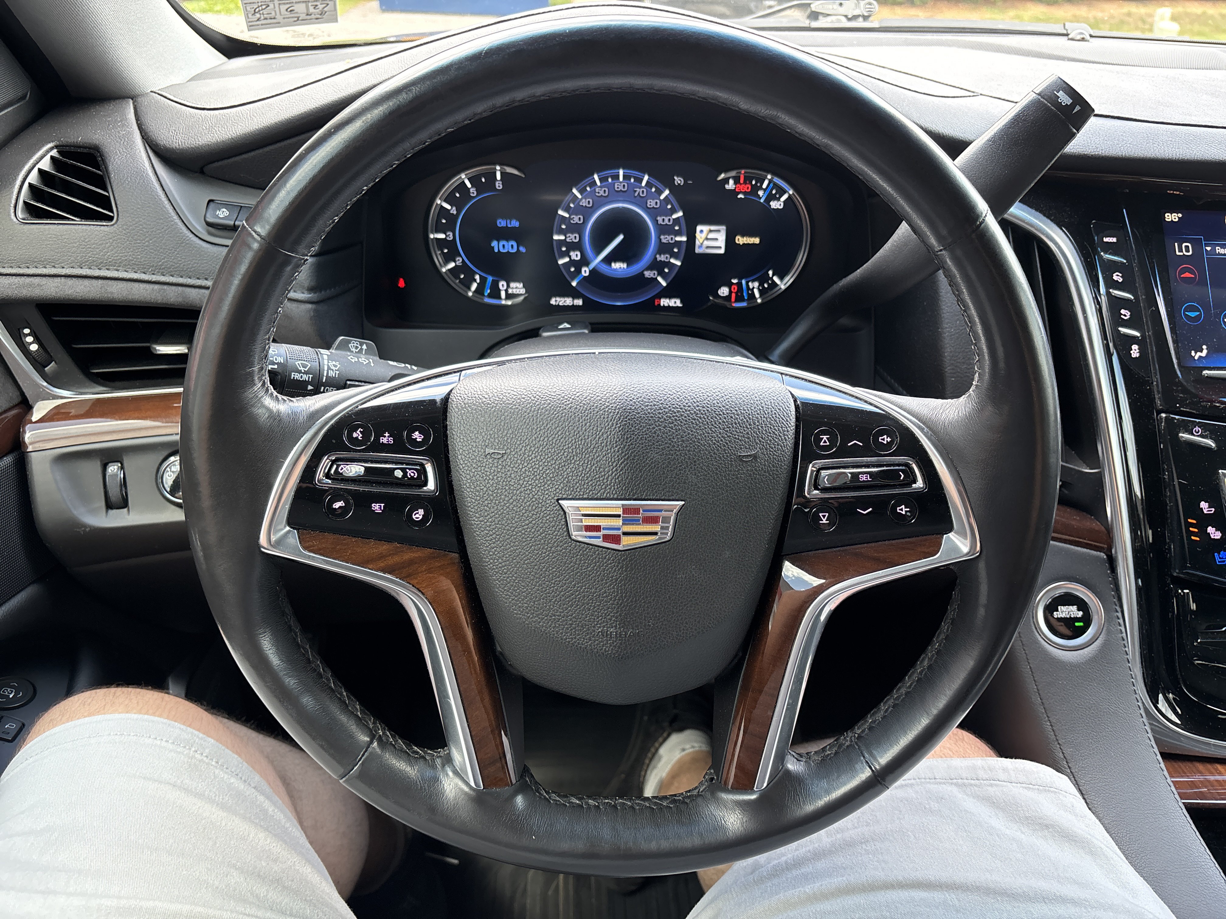 Used 2019 Cadillac Escalade ESV Luxury w/ Escalade Sport Edition AWD/4WD image 19