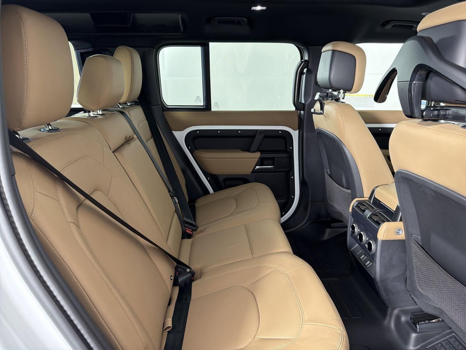 New 2026 Land Rover Defender 110 X-Dynamic SE image 30