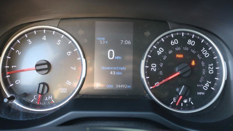 Used 2021 Toyota RAV4 LE image 14