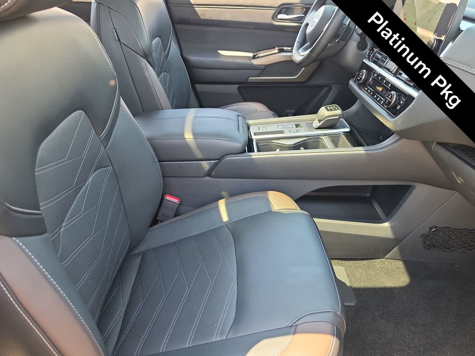 Used 2025 Nissan Pathfinder Platinum w/ Black Appearance Package FWD image 18