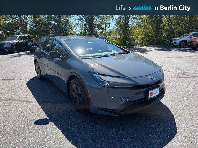 Certified 2027 Toyota Prius LE FWD image 1