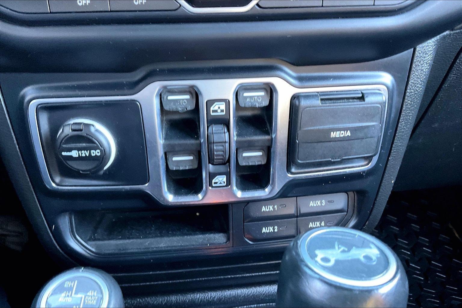 Used 2019 Jeep Wrangler Unlimited Sahara w/ Advanced Safety Group image 20