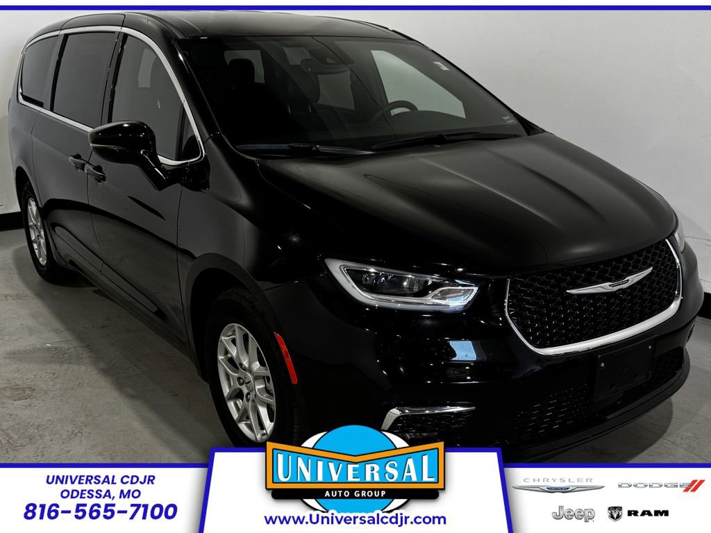 Used 2025 Chrysler Pacifica Select FWD image 1