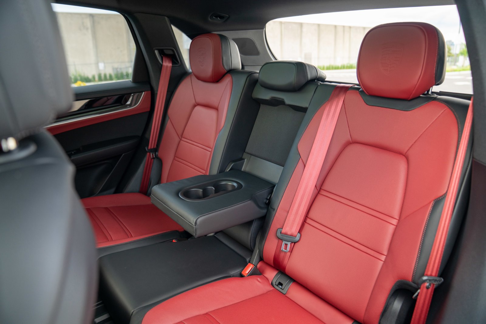 Certified 2025 Porsche Cayenne E-Hybrid AWD/4WD image 24