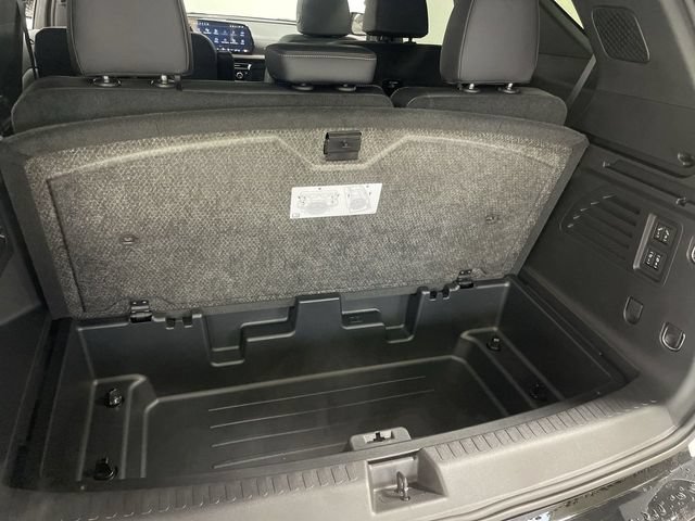 Used 2025 Chevrolet Traverse High Country AWD/4WD image 26