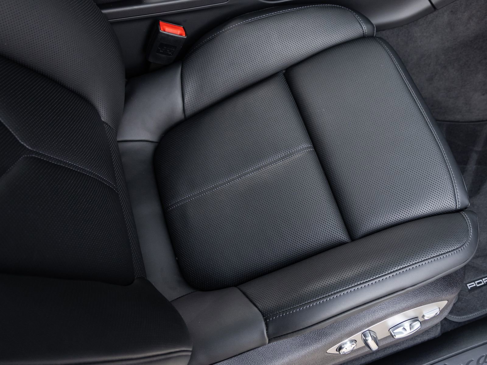 Used 2026 Porsche Macan image 43