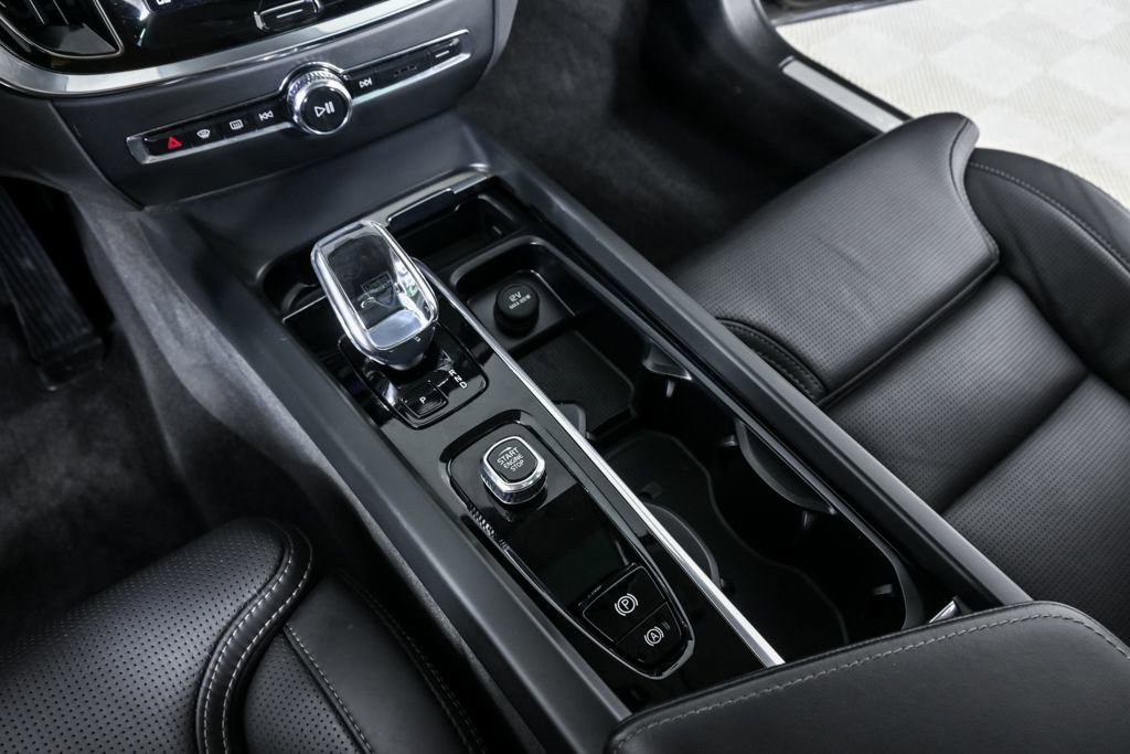 Certified 2024 Volvo V60 B5 Cross Country Ultimate image 19