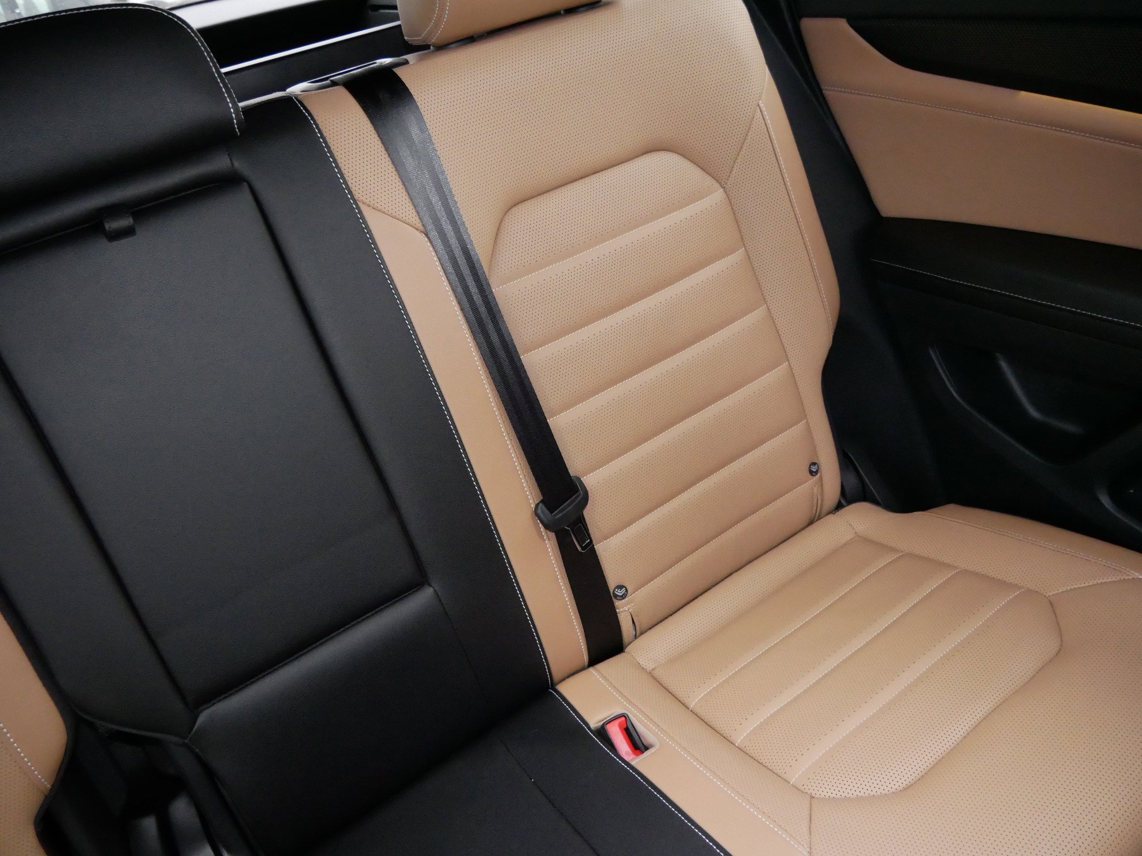 Certified 2025 Volkswagen Atlas Cross Sport SEL R-Line image 16