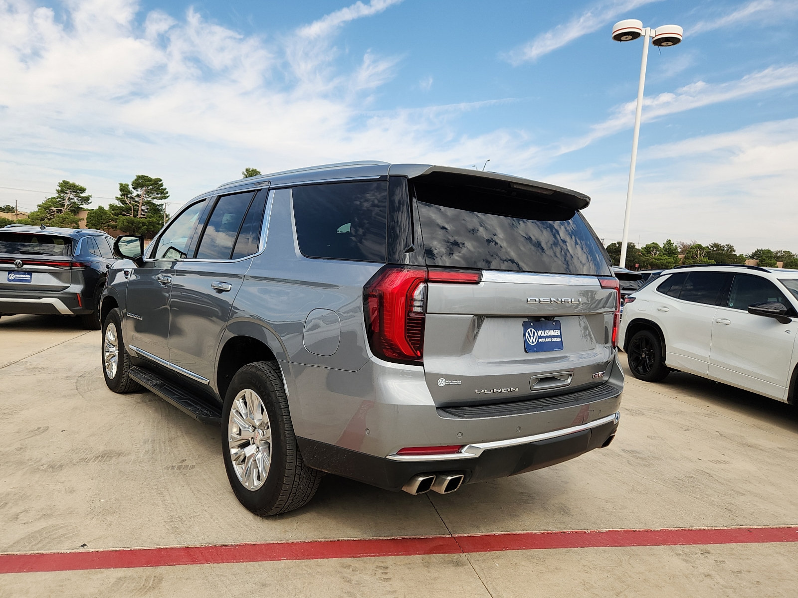 Used 2025 GMC Yukon Denali AWD/4WD image 4