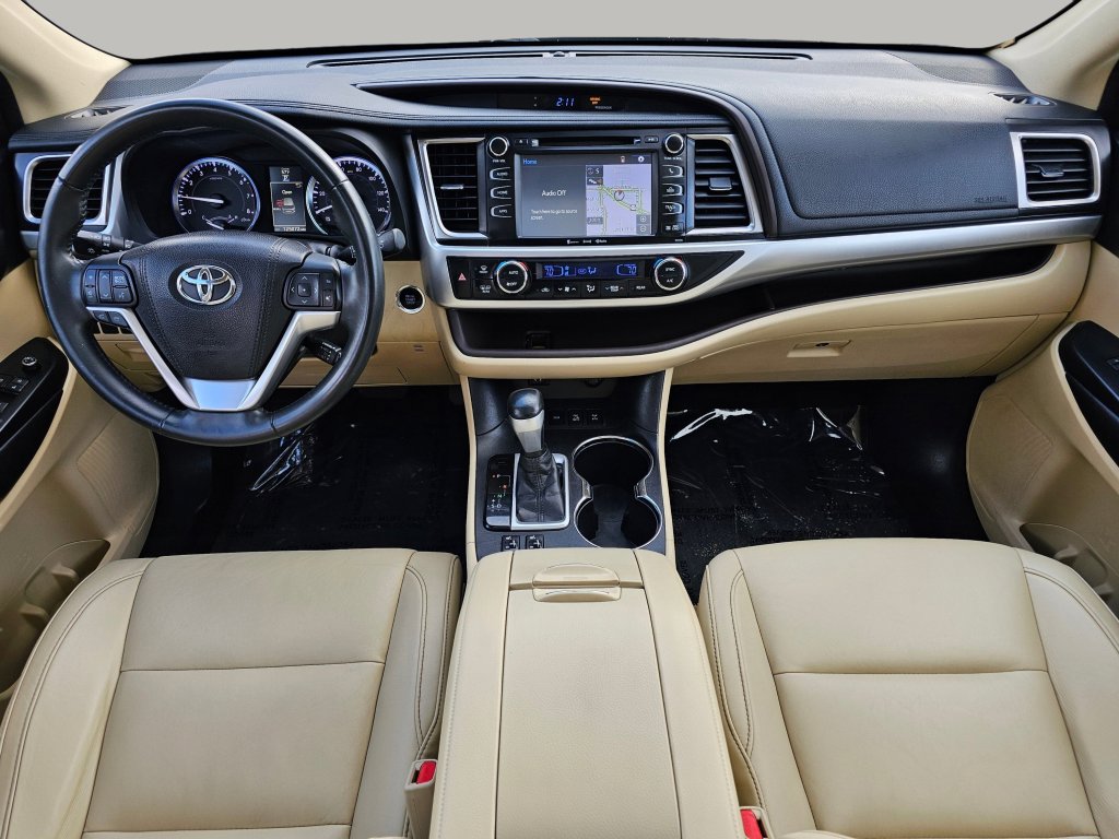 Used 2016 Toyota Highlander XLE image 2